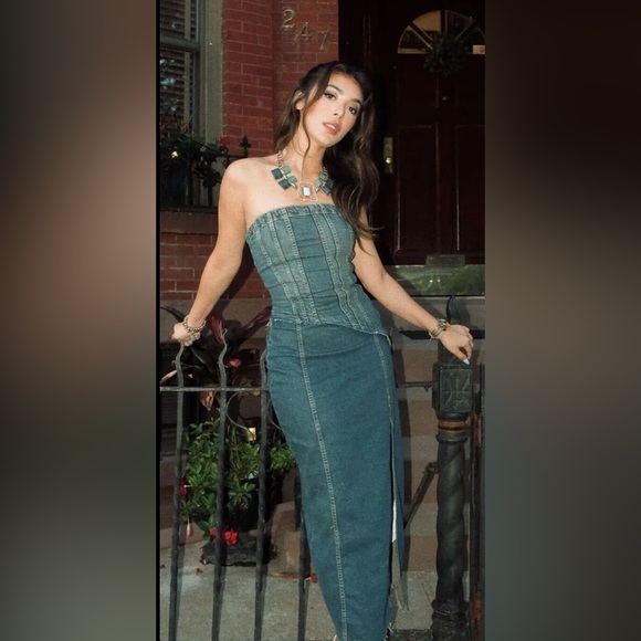 Zara Strapless Denim Midi Dress in Small - Picture 5 of 10